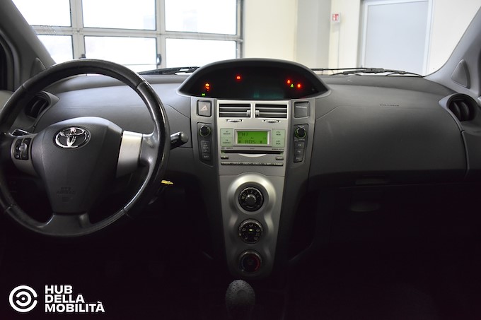 TOYOTA Yaris 1.0 5 porte Sol